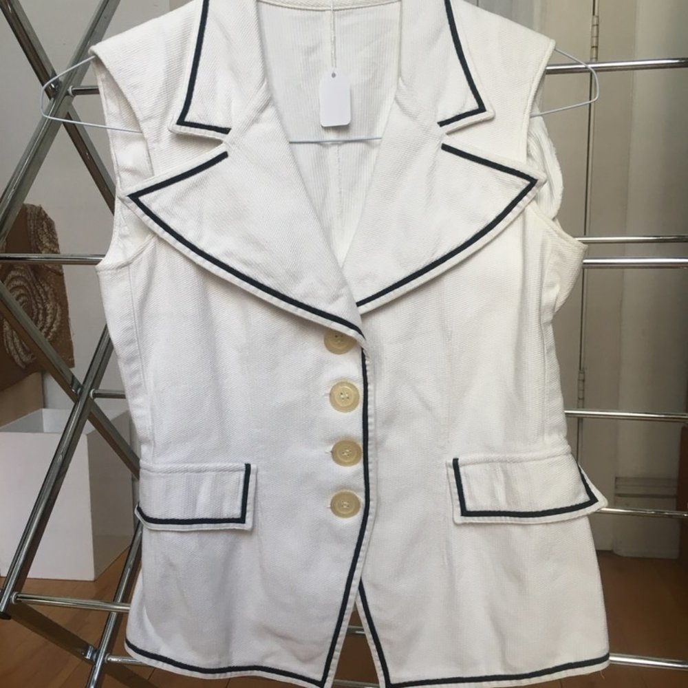 Vintage top in fine piqué with black trimming